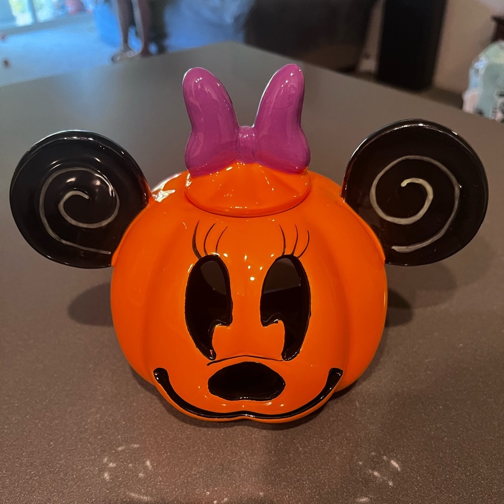 RARE! Minnie pumpkin jack-o-lantern